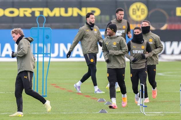24.11.2025, Fussball, Saison 2025 2026, UCL, Abschlusstraining Borussia Dortmund, v. l. Cole Campbell (Borussia Dortmund), Ramy Bensebaini (Borussia Dortmund), Julien Duranville (Borussia Dortmund), Felix Nmecha (Borussia Dortmund), Yan Couto (Borussia Dortmund), Salih Özcan (Borussia Dortmund), Dortmund Trainingsgelände BVB NRW Deutschland xRHR-FOTO DEx Copyright: DennisxEwert RHR-FOTOx RHR-FOTO DE