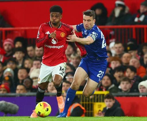 Amad Diallo of Manchester United, ManU and Seamus Coleman of Everton Manchester United v Everton, Premier League, Football, Old Trafford, Manchester, UK - 24 Nov 2025Manchester Old Trafford United Kingdom EDITORIAL USE ONLY No use with unauthorised audio, video, data, fixture lists, club league logos or live services. Online in-match use limited to 120 images, no video emulation. No use in betting, games or single club league player publications. Copyright: xPaulxCurrie Shutterstockx 15918214an