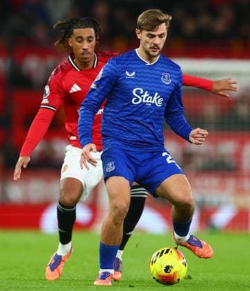 Leny Yoro of Manchester United, ManU and Kiernan Dewsbury-Hall of Everton Manchester United v Everton, Premier League, Football, Old Trafford, Manchester, UK - 24 Nov 2025Manchester Old Trafford United Kingdom EDITORIAL USE ONLY No use with unauthorised audio, video, data, fixture lists, club league logos or live services. Online in-match use limited to 120 images, no video emulation. No use in betting, games or single club league player publications. Copyright: xPaulxCurrie Shutterstockx 15918214ar