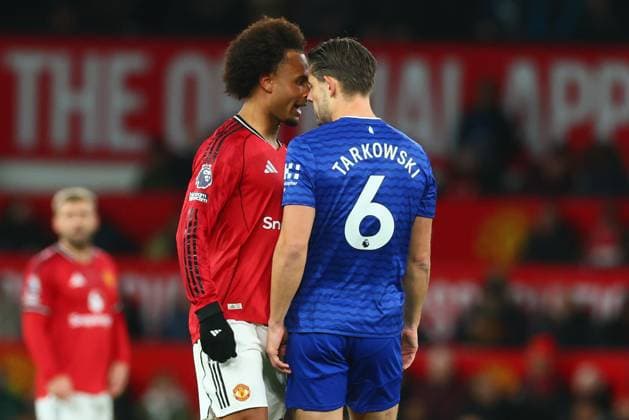 Joshua Zirkzee of Manchester United, ManU and James Tarkowski of Everton clash during the game Manchester United v Everton, Premier League, Football, Old Trafford, Manchester, UK - 24 Nov 2025Manchester Old Trafford United Kingdom EDITORIAL USE ONLY No use with unauthorised audio, video, data, fixture lists, club league logos or live services. Online in-match use limited to 120 images, no video emulation. No use in betting, games or single club league player publications. Copyright: xPaulxCurrie Shutterstockx 15918214az