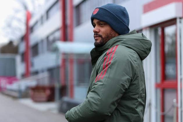 Vincent Kompany (FC Bayern Muenchen, Cheftrainer), GER, Abschlusstraining, FC Bayern Muenchen, Fussball, UEFA Champions League, Liga-Phase, 5. Spieltag, Saison 2025 2026, 25.11.2025, GER, Abschlusstraining, FC Bayern Muenchen, Fussball, UEFA Champions League, Liga-Phase, 5. Spieltag, Saison 2025 2026, 25.11.2025 Muenchen Copyright: xEibner-Pressefoto JennixMaulx EP_JML