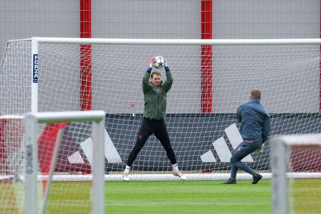 Manuel Neuer (FC Bayern Muenchen, 01), GER, Abschlusstraining, FC Bayern Muenchen, Fussball, UEFA Champions League, Liga-Phase, 5. Spieltag, Saison 2025 2026, 25.11.2025, GER, Abschlusstraining, FC Bayern Muenchen, Fussball, UEFA Champions League, Liga-Phase, 5. Spieltag, Saison 2025 2026, 25.11.2025 Muenchen Copyright: xEibner-Pressefoto JennixMaulx EP_JML