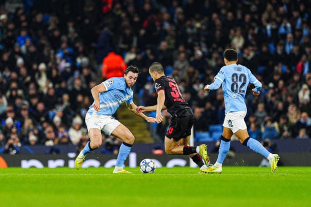 Nico Gonzalez (Manchester City, 14), Ibrahim Maza (Bayer 04 Leverkusen, 30), Rico Lewis (Manchester City, 82) ENG, Manchester City vs. Bayer 04 Leverkusen, Fussball, UEFA Champions League, Spieltag 5, Spielzeit 2025 2026, 25.11.2025 ENG, Manchester City vs. Bayer 04 Leverkusen, Fussball, UEFA Champions League, Spieltag 5, Spielzeit 2025 2026, 25.11.2025 Manchester Copyright: xEibner-Pressefoto MarcelxvonxFehrnx EP_MFN