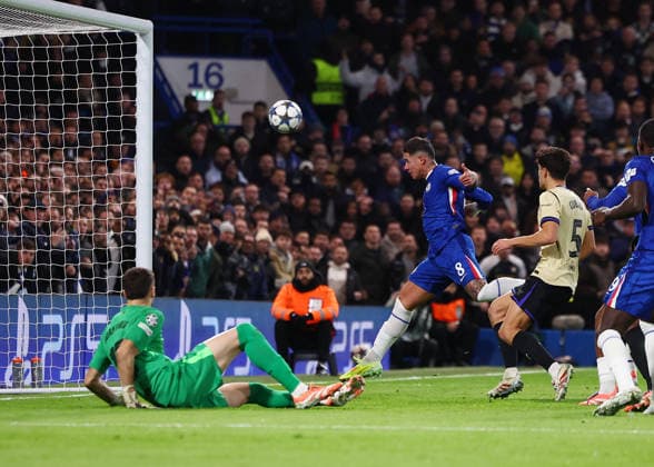 London, England, 25th November 2025. during the Chelsea vs FC Barcelona, Barca UEFA Champions League match at Stamford Bridge, London. Picture credit should read: Paul Terry Sportimage EDITORIAL USE ONLY. No use with unauthorised audio, video, data, fixture lists, club league logos or live services. Online in-match use limited to 120 images, no video emulation. No use in betting, games or single club league player publications. SPI_052_PT_Chelsea_Barcelona SPI-4310-0052