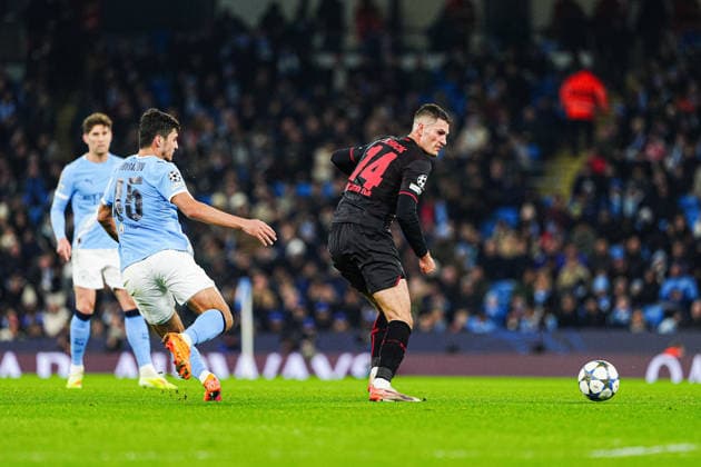 Abdukodir Khusanov (Manchester City, 45), Patrik Schick (Bayer 04 Leverkusen, 14) ENG, Manchester City vs. Bayer 04 Leverkusen, Fussball, UEFA Champions League, Spieltag 5, Spielzeit 2025 2026, 25.11.2025 ENG, Manchester City vs. Bayer 04 Leverkusen, Fussball, UEFA Champions League, Spieltag 5, Spielzeit 2025 2026, 25.11.2025 Manchester Copyright: xEibner-Pressefoto MarcelxvonxFehrnx EP_MFN