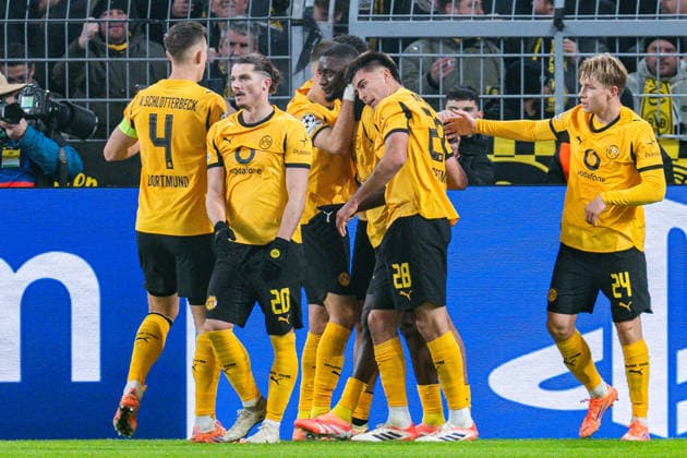 25.11.2025, Borussia Dortmund vs. Villareal, UEFA Champions League, 5. Spieltag Tor zum 1:0 durch Serhou Guirassy (Borussia Dortmund, 9) Marcel Sabitzer (Borussia Dortmund, 20) Aaron Anselmino (Borussia Dortmund 28) Daniel Svensson (Borussia Dortmund, 24) Yan Couto(Borussia Dortmund, 2) Waldemar Anton (Borussia Dortmund, 3) Nico Schlotterbeck (Borussia Dortmund, 4) Julian Brandt (Borussia Dortmund, 10) Felix Nmecha (Borussia Dortmund, 8) Regulations prohibit any use of photographs as image sequences and or quasi video Copyright: xBahhoxKarax