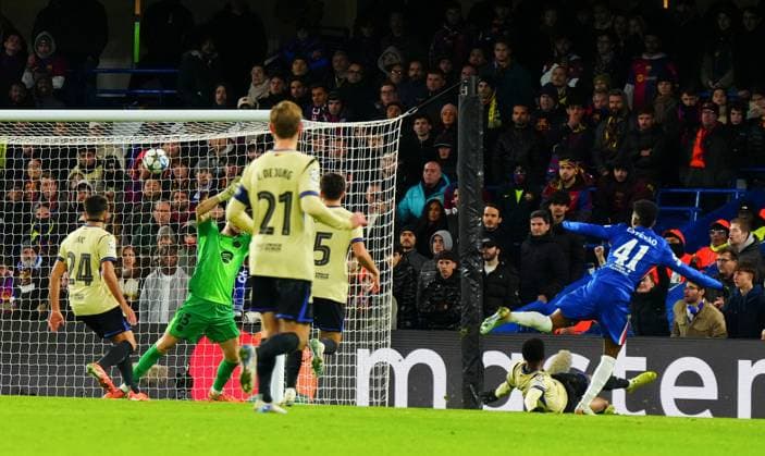 Estevao of Chelsea scores a goal to make it 2-0 Chelsea v Barcelona, UEFA Champions League, Group Stage, Football, Stamford Bridge, London, UK- 25 Nov 2025London Stamford Bridge United Kingdom EDITORIAL USE ONLY No use with unauthorised audio, video, data, fixture lists, club league logos or live services. Online in-match use limited to 120 images, no video emulation. No use in betting, games or single club league player publications. Copyright: xJavierxGarcia Shutterstockx 15927903av