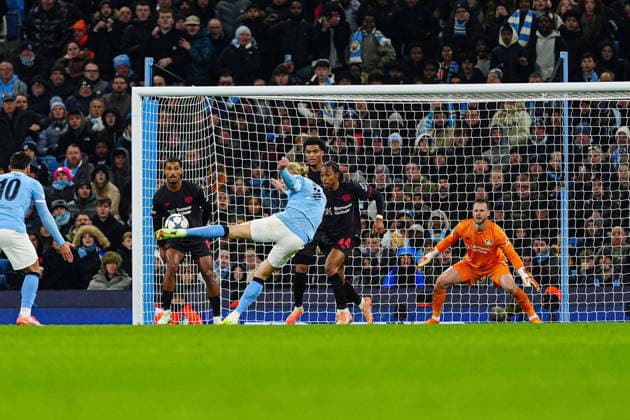 Torschuss Torchance Erling Haaland (Manchester City, 09) ENG, Manchester City vs. Bayer 04 Leverkusen, Fussball, UEFA Champions League, Spieltag 5, Spielzeit 2025 2026, 25.11.2025 ENG, Manchester City vs. Bayer 04 Leverkusen, Fussball, UEFA Champions League, Spieltag 5, Spielzeit 2025 2026, 25.11.2025 Manchester Copyright: xEibner-Pressefoto MarcelxvonxFehrnx EP_MFN