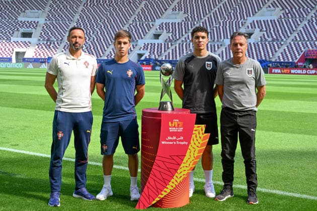 SOCCER - 2025 FIFA U17, U 17 World Cup DOHA,QATAR,26.NOV.25 - SOCCER - FIFA Under 17 World Cup Qatar 2025, preview, press conference, PK, Pressekonferenz final, Portugal vs Austria. Image shows head coach Bino Macaes, Rafael Quiintas (POR), Jakob Pokorny and head coach Hermann Stadler (AUT). Keywords: trophy. GEPAxpictures xRanjithxKumar