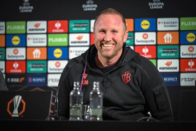 Belgien, Fußball, UEFA Europa League, 2025 2026, Ludovic Magnin (Cheftrainer, FC Basel, 50) bei der Pressekonferenz vor dem Spiel KRC Genk vs FC Basel 1893, 26.11.2025, Cegeka Arena, Genk, Belgien, Copyright: xMarkusxVerwimpx