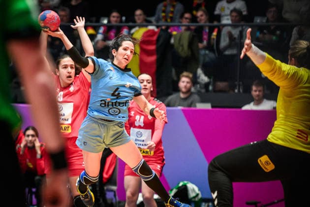 Martina Barreiro Guerra (Uruguay, 04) GER, Serbien - Uruguay, Handball Weltmeisterschaft, Vorrunde, Gruppe C, 26.11.2025 GER, Serbien - Uruguay, Handball Weltmeisterschaft, Vorrunde, Gruppe C, 26.11.2025 Stuttgart Copyright: xSandyxDinkelackerx EP_SDR