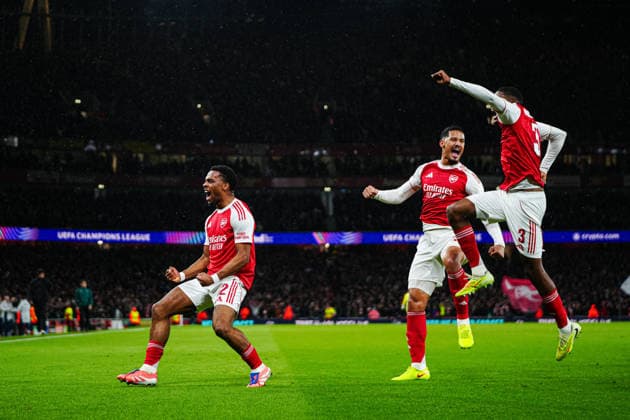 Torjubel FC Arsenal nach Tor zum 1:0 per Kopfball Jurrien Timber (FC Arsenal, 12) ENG, FC Arsenal vs. FC Bayern Muenchen, Fussball, UEFA Champions League, Spieltag 5, Spielzeit 2025 2026, 26.11.2025 ENG, FC Arsenal vs. FC Bayern Muenchen, Fussball, UEFA Champions League, Spieltag 5, Spielzeit 2025 2026, 26.11.2025 London Copyright: xEibner-Pressefoto MarcelxvonxFehrnx EP_MFN