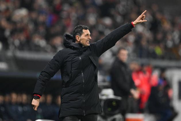 Dino Toppmöller (Eintracht Frankfurt, Trainer) gestikuliert, GER, Eintracht Frankfurt vs Atalanta Bergamo, Fussball, UEFA Champions League, Ligaphase, 5. Spieltag, Spielzeit 2025 2026, 26.11.2025. GER, Eintracht Frankfurt vs Atalanta Bergamo, Fussball, UEFA Champions League, Ligaphase, 5. Spieltag, Spielzeit 2025 2026, 26.11.2025. Frankfurt am Main Copyright: xEibner-Pressefoto FlorianxWiegandx EP_FWD