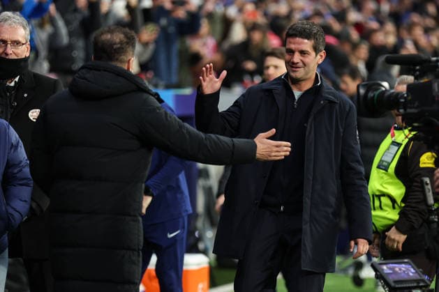 November 26, 2025, Madrid, Madrid, Spain: Diego Simeone, head coach of Atletico de Madrid and Cristian Chivu, head coach of FC Internazionale Milano, greet each other during the UEFA Champions League 2025 26 League Phase MD5 match between Atletico de Madrid and FC Internazionale Milano at Riyadh Air Metropolitano on November 26, 2025, in Madrid, Spain. Madrid Spain - ZUMAa181 20251126_zaa_a181_175 Copyright: xIrinaxR.xHipolitox