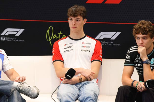 Oliver Bearman (MoneyGram Haas F1 Team, 87) , QAT, Formel 1 Weltmeisterschaft, Qatar Grand Prix, Doha, Lusail, Lusail International Circuit, Media Day, 27.11.2025 QTR, Formel 1 Weltmeisterschaft, Qatar Grand Prix, Doha, Lusail, Lusail International Circuit, Media Day, 27.11.2025 Doha Copyright: xEibner-Pressefoto AnnikaxGrafx EP_AGF