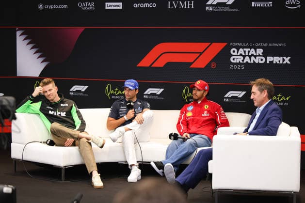 Lewis Hamilton (Scuderia Ferrari HP, 44), Carlos Sainz (Atlassian Williams Racing, 55), Nico Huelkenberg (Stake F1 Team Kick Sauber, 27) , QAT, Formel 1 Weltmeisterschaft, Qatar Grand Prix, Doha, Lusail, Lusail International Circuit, Media Day, 27.11.2025 QTR, Formel 1 Weltmeisterschaft, Qatar Grand Prix, Doha, Lusail, Lusail International Circuit, Media Day, 27.11.2025 Doha Copyright: xEibner-Pressefoto AnnikaxGrafx EP_AGF