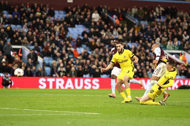 Donyell Malen of Aston Villa scores a goal 2-0. Aston Villa v Young Boys, UEFA Europa League, Group Stage, Football, Villa Park, Birmingham, UK- 27 Nov 2025Birmingham Villa Park United Kingdom EDITORIAL USE ONLY No use with unauthorised audio, video, data, fixture lists, club league logos or live services. Online in-match use limited to 120 images, no video emulation. No use in betting, games or single club league player publications. Copyright: xRyanxBrowne Shutterstockx 15928061af