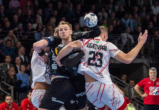 Handball, Herren, Saison 2025 2026, Champions League (Gruppe A, 9. Spieltag), Füchse Berlin - One Veszprem HC, v.l. Ahmed Hesham Elsayed Moham (Veszprem), Max Darj (Füchse Berlin), Mathias Gidsel (Füchse Berlin), Patrik Ligetvari (Veszprem), 27.11.2025, Copyright: xSebastianxRäppold MatthiasxKochx