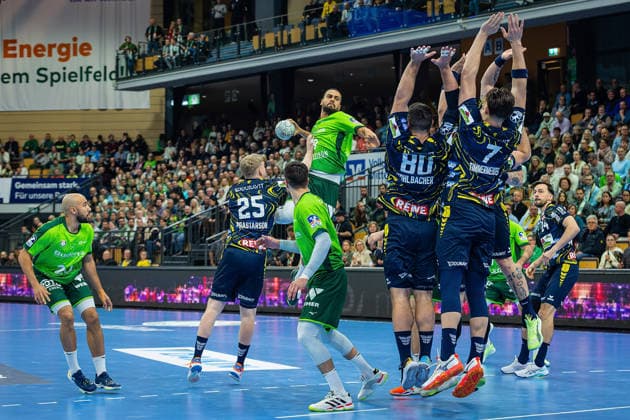 27.11.2025, xovx, Handball Daikin Handball Bundesliga, HSG Wetzlar - Rhein-Neckar Löwen v.l. Cyrill Akakpo (HSG Wetzlar), Haukur Thrastarson (Rhein-Neckar Löwen), Filip Vistorop (HSG Wetzlar), Philipp Ahouansou (HSG Wetzlar), Jannik Kohlbacher (Rhein-Neckar Löwen), Robert Timmermeister (Rhein-Neckar Löwen), Edwin Aspenbäck (Rhein-Neckar Löwen), Patrick Groetzki (Rhein-Neckar Löwen) Wetzlar Buderus-Arena Hessen Deutschland (DE)
