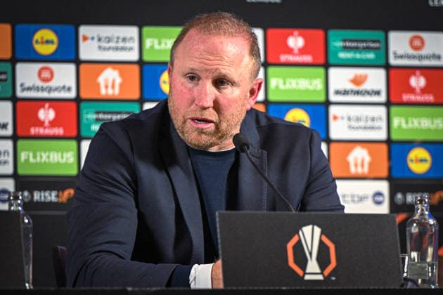 Belgien, Fußball, UEFA Europa League, 5. Spieltag, 2025 2026, KRC Genk vs FC Basel 1893, 27.11.2025, Cegeka Arena, Genk, Belgien, Ludovic Magnin (Cheftrainer, FC Basel) bei der Pressekonferenz nach dem Spiel Copyright: xMarkusxVerwimpx