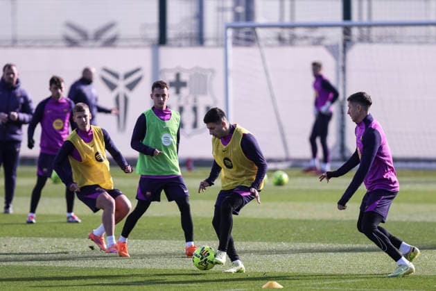 November 28, 2025, Sant Joan Despi, Barcelona, SPAIN: Roony Bardghji, Dani Olmo and Marc Casado during the training day of FC Barcelona, Barca ahead the Spanish League, La Liga EA Sports, football match against Deportivo Alaves at Ciudad Esportiva Joan Gamper on November 28, 2025 in Sant Joan Despi, Barcelona, Spain. Sant Joan Despi SPAIN - ZUMAa181 20251128_zaa_a181_009 Copyright: xJavierxBorregox