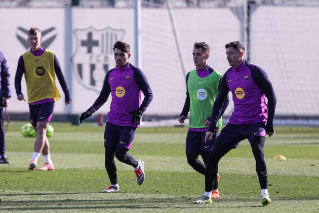 November 28, 2025, Sant Joan Despi, Barcelona, SPAIN: Pedri, Marc Casado and Robert Lewandowski during the training day of FC Barcelona, Barca ahead the Spanish League, La Liga EA Sports, football match against Deportivo Alaves at Ciudad Esportiva Joan Gamper on November 28, 2025 in Sant Joan Despi, Barcelona, Spain. Sant Joan Despi SPAIN - ZUMAa181 20251128_zaa_a181_014 Copyright: xJavierxBorregox