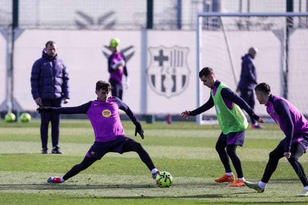 November 28, 2025, Sant Joan Despi, Barcelona, SPAIN: Pedri and Marc Casado during the training day of FC Barcelona, Barca ahead the Spanish League, La Liga EA Sports, football match against Deportivo Alaves at Ciudad Esportiva Joan Gamper on November 28, 2025 in Sant Joan Despi, Barcelona, Spain. Sant Joan Despi SPAIN - ZUMAa181 20251128_zaa_a181_018 Copyright: xJavierxBorregox