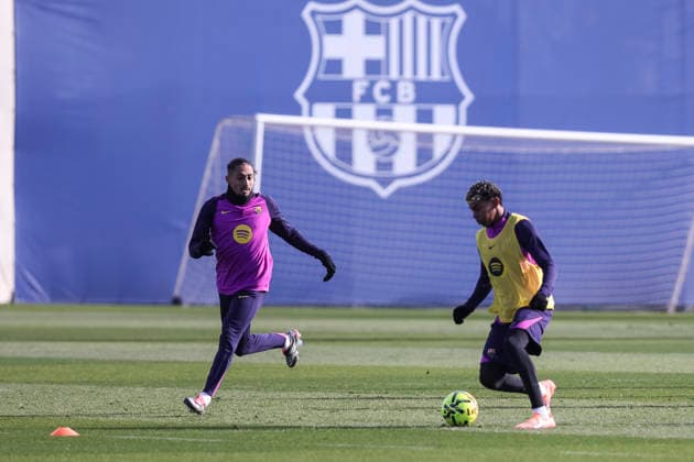 November 28, 2025, Sant Joan Despi, Barcelona, SPAIN: Raphinha and Lamine Yamal during the training day of FC Barcelona, Barca ahead the Spanish League, La Liga EA Sports, football match against Deportivo Alaves at Ciudad Esportiva Joan Gamper on November 28, 2025 in Sant Joan Despi, Barcelona, Spain. Sant Joan Despi SPAIN - ZUMAa181 20251128_zaa_a181_024 Copyright: xJavierxBorregox