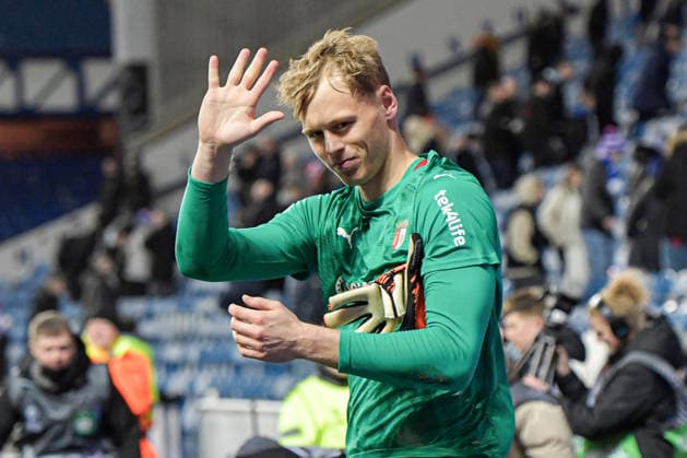 Rangers v S.C. Braga UEFA Europa League Lukas Hornicek of S.C. Braga thanks fans at full time during the UEFA Europa League match at Ibrox Stadium, Glasgow UK Newspapers OUT Copyright: xJamiexJohnstonx FIL-22559-0272