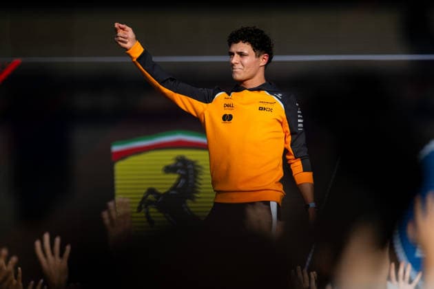 Lando Norris (McLaren Formula 1 Team, Großbritannien, 04) auf der Buehne beim Fan Forum in der Fanzone, QTR, Formel 1 Weltmeisterschaft, Qatar Grand Prix, Lusail International Circuit, Freies Training, 28.11.2025 QTR, Formel 1 Weltmeisterschaft, Qatar Grand Prix, Lusail International Circuit, 28.11.2025 Lusail Copyright: xEibner-Pressefoto Memmlerx EP_MMR