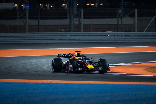 Max Verstappen (Oracle Red Bull Racing, Niederlande, 01) im RB21, QTR, Formel 1 Weltmeisterschaft, Qatar Grand Prix, Lusail International Circuit, Freies Training, 28.11.2025 QTR, Formel 1 Weltmeisterschaft, Qatar Grand Prix, Lusail International Circuit, 28.11.2025 Lusail Copyright: xEibner-Pressefoto Memmlerx EP_MMR
