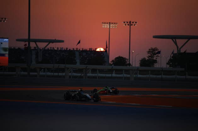George Russell (Mercedes AMG Petronas Formula One Team, 63), Nico Huelkenberg (Stake F1 Team Kick Sauber, 27), Freies Training 1, FP1, Free Practice 1, QAT, Formel 1 Weltmeisterschaft, Qatar Grand Prix, Doha, Lusail, Lusail International Circuit, Friday, 28.11.2025 QTR, Formel 1 Weltmeisterschaft, Qatar Grand Prix, Doha, Lusail, Lusail International Circuit, Friday, 28.11.2025 Doha Copyright: xEibner-Pressefoto AnnikaxGrafx EP_AGF