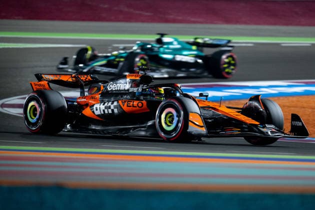 Oscar Piastri (McLaren Formula 1 Team, Australien, 81) im MCL39, dahinter Lance Stroll (Aston Martin Aramco F1 Team, Kanada, 18), QTR, Formel 1 Weltmeisterschaft, Qatar Grand Prix, Lusail International Circuit, Freies Training, 28.11.2025 QTR, Formel 1 Weltmeisterschaft, Qatar Grand Prix, Lusail International Circuit, 28.11.2025 Lusail Copyright: xEibner-Pressefoto Memmlerx EP_MMR