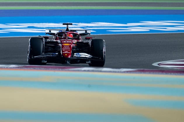 Charles Leclerc (Scuderia Ferrari HP, Monaco, 16) im SF-25, QTR, Formel 1 Weltmeisterschaft, Qatar Grand Prix, Lusail International Circuit, Freies Training, 28.11.2025 QTR, Formel 1 Weltmeisterschaft, Qatar Grand Prix, Lusail International Circuit, 28.11.2025 Lusail Copyright: xEibner-Pressefoto Memmlerx EP_MMR