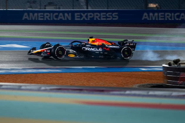 Max Verstappen (Oracle Red Bull Racing, Niederlande, 01) im RB21 mit Verbremser, QTR, Formel 1 Weltmeisterschaft, Qatar Grand Prix, Lusail International Circuit, Freies Training, 28.11.2025 QTR, Formel 1 Weltmeisterschaft, Qatar Grand Prix, Lusail International Circuit, 28.11.2025 Lusail Copyright: xEibner-Pressefoto Memmlerx EP_MMR