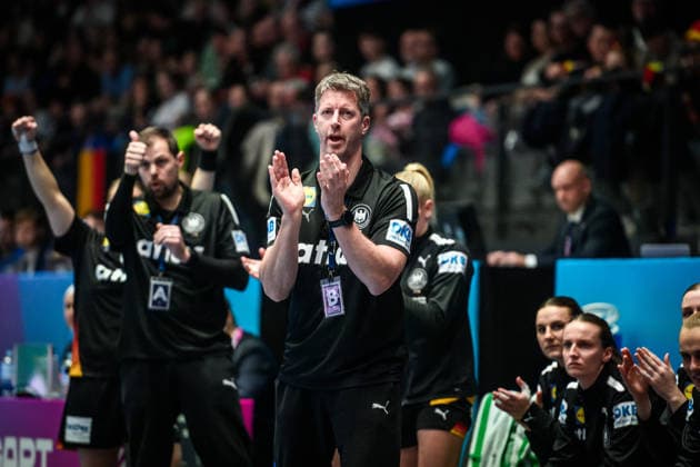 Markus Gaugisch (Deutschland Nationalmannschaft, Trainer) - Applaus fuer das deutsche Team GER, Uruguay - Deutschland, Handball Weltmeisterschaft, Vorrunde, Gruppe C, 28.11.2025 GER, Uruguay - Deutschland, Handball Weltmeisterschaft, Vorrunde, Gruppe C, 28.11.2025 Stuttgart Copyright: xSandyxDinkelackerx EP_SDR