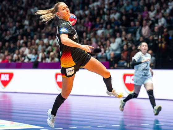 Jenny Behrend (Deutschland, 30) beim Tempogegenstoss, Uruguay vs. Deutschland, Handball, Weltmeisterschaft, Frauen, Spielzeit 2025 2026, 28.11.2025, Uruguay vs. Deutschland, Handball, Weltmeisterschaft, Frauen, Spielzeit 2025 2026, 28.11.2025 Stuttgart Copyright: xEibner-Pressefoto MichaelxSchmidx EP_MST