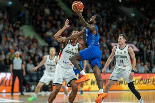 Oscar Da Silva (Deutschland, 01), Khadeen Carrington (Israel, 03), David Kramer (Deutschland, 44), GER, Deutschland vs. Isreal, FIBA, Basketball, World Cup 2027 European Qualifiers, Laenderspiel, Runde 1, Gruppe E, 28.11.2025, GER, Deutschland vs. Isreal, FIBA, Basketball, World Cup 2027 European Qualifiers, Laenderspiel, Runde 1, Gruppe E, 28.11.2025 Neu-Ulm Copyright: xEibner-Pressefotox EP_EER
