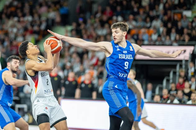 Jack Kayil (Deutschland, 02), Roman Sorkin (Israel, 09), GER, Deutschland vs. Isreal, FIBA, Basketball, World Cup 2027 European Qualifiers, Laenderspiel, Runde 1, Gruppe E, 28.11.2025, GER, Deutschland vs. Isreal, FIBA, Basketball, World Cup 2027 European Qualifiers, Laenderspiel, Runde 1, Gruppe E, 28.11.2025 Neu-Ulm Copyright: xEibner-Pressefotox EP_EER