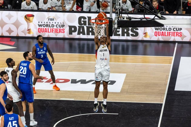 GER, FIBA Basketball World Cup 2027, European Qualifiers, Deutschland-Israel. 28.11.2025, Ratiopharm Arena, Neu-Ulm, GER, FIBA Basketball World Cup 2027, European Qualifiers, Deutschland-Israel. Oscar da Silva (Deutschland, No1) Â Foto: Alexander Trienitz Neu-Ulm Ratiopharm Arena Bayern Deutschland