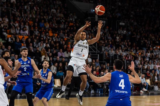 GER, FIBA Basketball World Cup 2027, European Qualifiers, Deutschland-Israel. 28.11.2025, Ratiopharm Arena, Neu-Ulm, GER, FIBA Basketball World Cup 2027, European Qualifiers, Deutschland-Israel. Jack Kayil (Deutschland, No2) Â Foto: Alexander Trienitz Neu-Ulm Ratiopharm Arena Bayern Deutschland