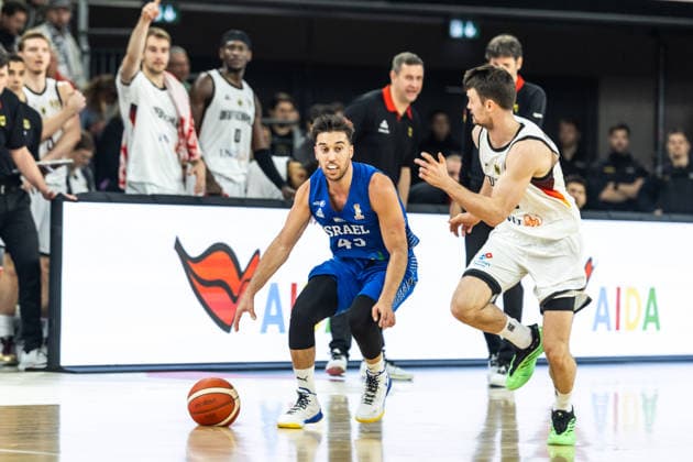 GER, FIBA Basketball World Cup 2027, European Qualifiers, Deutschland-Israel. 28.11.2025, Ratiopharm Arena, Neu-Ulm, GER, FIBA Basketball World Cup 2027, European Qualifiers, Deutschland-Israel. Tamir Blatt (Israel, No45) Â Foto: Alexander Trienitz Neu-Ulm Ratiopharm Arena Bayern Deutschland