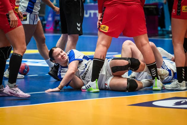 Elin Rosa Magnusdottir (Island, 22) am Boden GER, Serbien - Island, Handball Weltmeisterschaft, Vorrunde, Gruppe C, 28.11.2025 GER, Serbien - Island, Handball Weltmeisterschaft, Vorrunde, Gruppe C, 28.11.2025 Stuttgart Copyright: xSandyxDinkelackerx EP_SDR