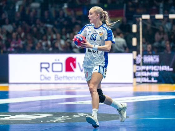 Alfa Bra Oddsdottir Hagalin (Island, 34) am Ball, Serbien vs. Island, Handball, Weltmeisterschaft, Frauen, Spielzeit 2025 2026, 28.11.2025, Serbien vs. Island, Handball, Weltmeisterschaft, Frauen, Spielzeit 2025 2026, 28.11.2025 Stuttgart Copyright: xEibner-Pressefoto MichaelxSchmidx EP_MST