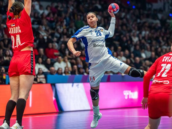 Thea Imani Sturludottir (Island, 25) wirft aus dem Rueckraum, Serbien vs. Island, Handball, Weltmeisterschaft, Frauen, Spielzeit 2025 2026, 28.11.2025, Serbien vs. Island, Handball, Weltmeisterschaft, Frauen, Spielzeit 2025 2026, 28.11.2025 Stuttgart Copyright: xEibner-Pressefoto MichaelxSchmidx EP_MST