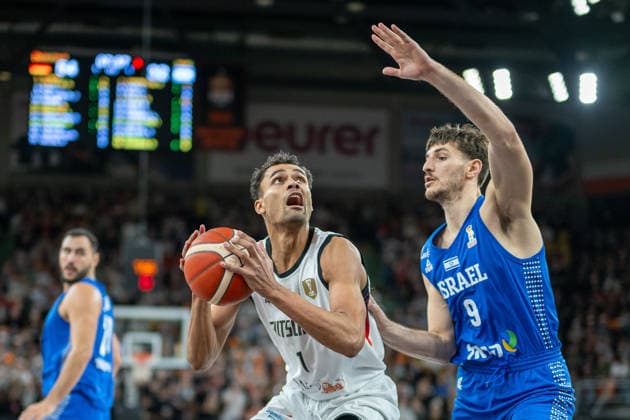 Oscar Da Silva (Deutschland, 01), Roman Sorkin (Israel, 09), GER, Deutschland vs. Isreal, FIBA, Basketball, World Cup 2027 European Qualifiers, Laenderspiel, Runde 1, Gruppe E, 28.11.2025, GER, Deutschland vs. Isreal, FIBA, Basketball, World Cup 2027 European Qualifiers, Laenderspiel, Runde 1, Gruppe E, 28.11.2025 Neu-Ulm Copyright: xEibner-Pressefotox EP_EER