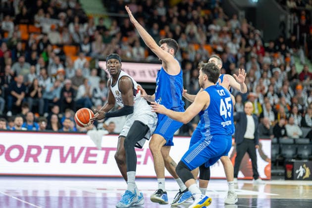 Isaac Bonga (Deutschland, 00), Tamir Blatt (Israel, 45), GER, Deutschland vs. Isreal, FIBA, Basketball, World Cup 2027 European Qualifiers, Laenderspiel, Runde 1, Gruppe E, 28.11.2025, GER, Deutschland vs. Isreal, FIBA, Basketball, World Cup 2027 European Qualifiers, Laenderspiel, Runde 1, Gruppe E, 28.11.2025 Neu-Ulm Copyright: xEibner-Pressefotox EP_EER