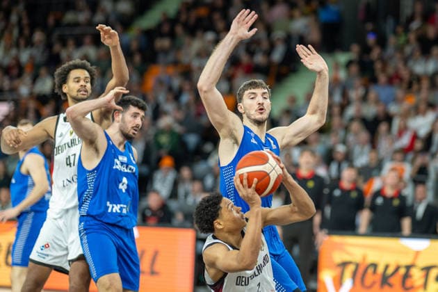 Jack Kayil (Deutschland, 02), Roman Sorkin (Israel, 09), GER, Deutschland vs. Isreal, FIBA, Basketball, World Cup 2027 European Qualifiers, Laenderspiel, Runde 1, Gruppe E, 28.11.2025, GER, Deutschland vs. Isreal, FIBA, Basketball, World Cup 2027 European Qualifiers, Laenderspiel, Runde 1, Gruppe E, 28.11.2025 Neu-Ulm Copyright: xEibner-Pressefotox EP_EER
