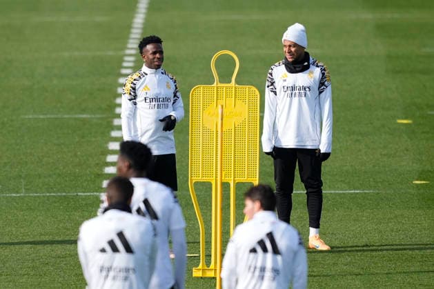 November 29, 2025, Valdebebas, Madrid, Spain: Vinicius Junior and Kylian Mbappe during the training day of Real Madrid ahead the Spanish League, LaLiga EA Sports, football match against Girona FC at Ciudad Deportiva Real Madrid on November 29, 2025, in Valdebebas, Madrid, Spain. Valdebebas Spain - ZUMAa181 20251129_zaa_a181_010 Copyright: xOscarxJ.xBarrosox