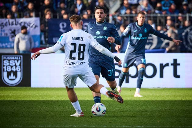 Max Scholze (SSV Ulm 1846, 28, Kevin Volland (TSV 1860 Muenchen, 31) GER, SSV Ulm 1846 vs. TSV 1860 Muenchen, Fussball, Herren, 3. Liga, 16. Spieltag, Spielzeit 2025 2026, 29.11.2025 DFL, DFB regulations prohibit any use of photographs as image sequences and or quasi-video GER, SSV Ulm 1846 vs. TSV 1860 Muenchen, Fussball, Herren, 3. Liga, 16. Spieltag, Spielzeit 2025 2026, 29.11.2025 Ulm Copyright: xEibner-Pressefoto GeraldxOelze-dexStoppanyx EP_ODS